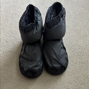 BLOCH Boston Ballet gray warm-up booties - size medium